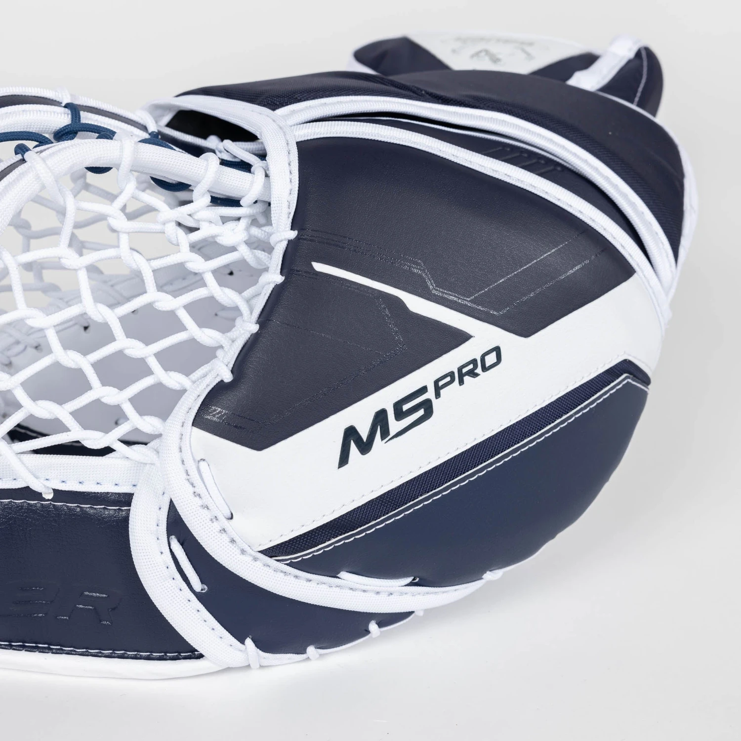 Bauer Supreme M5 Pro Senior Goalie Catcher 5 Bauer Supreme M5 Pro Senior Goalie Catcher - Image 5