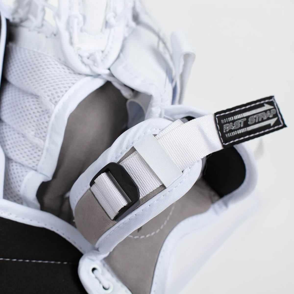 Bauer Vapor X2.7 Junior Goalie Catcher 7 Bauer Vapor X2.7 Junior Goalie Catcher - Image 7