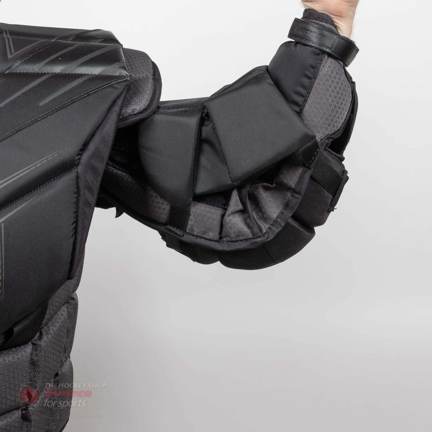 Bauer Vapor HyperLite Senior Chest & Arm Protector - Black 4 Bauer Vapor HyperLite Senior Chest & Arm Protector - Black - Image 4