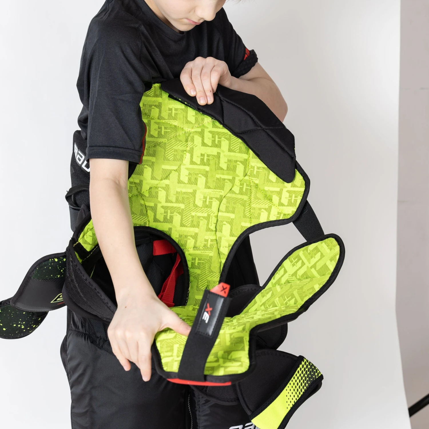 Bauer Vapor 3X Junior Hockey Shoulder Pads 4 Bauer Vapor 3X Junior Hockey Shoulder Pads - Image 4